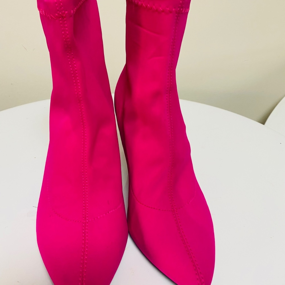Pink boots heeled- gently used - Picture 5 of 6